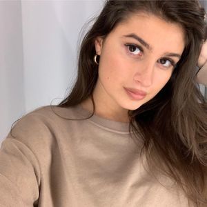 Meet your Posher, Gabriela